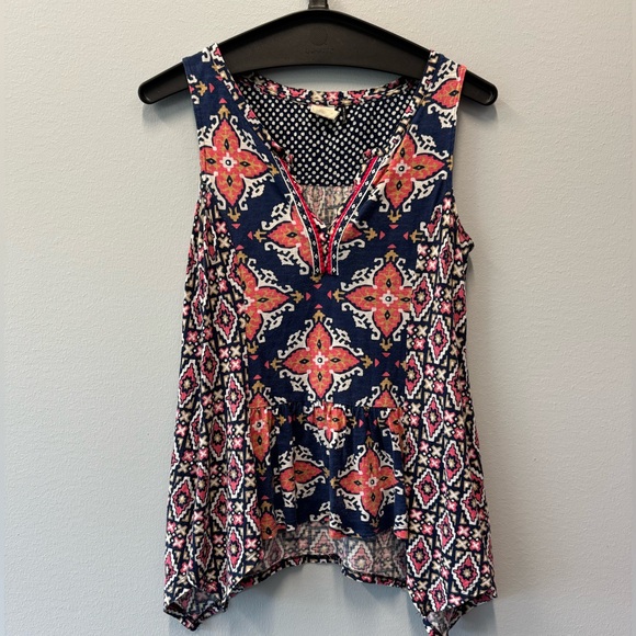 Anthropologie Akemi + Kin V-Neck Handkerchief Hem Sleeveless Top Navy + Pink XS - Picture 3 of 9
